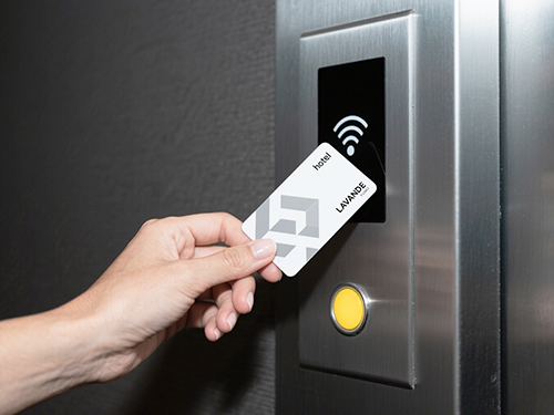 Почему высококлассные карты поддерживают плагины и сенсорные карты одновременно?